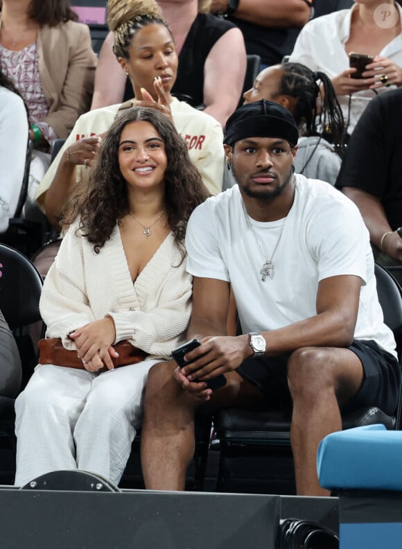 LeBron James Jr. et sa compagne - Les célébrités en tribunes pendant l'épreuve de basketball de Demi-Finale opposant les Etats-Unis à la Serbie lors des Jeux Olympiques de Paris 2024 (JO) à l'Arena Bercy, à Paris, France, le 8 août 2024. © Jacovides-Perusseau/Bestimage