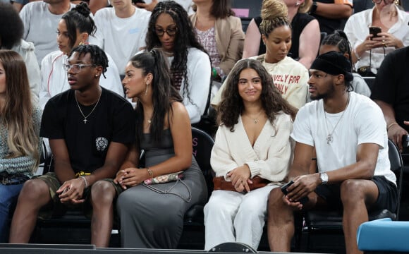 Bryce James et sa compagne, LeBron James Jr. et sa compagne - Les célébrités en tribunes pendant l'épreuve de basketball de Demi-Finale opposant les Etats-Unis à la Serbie lors des Jeux Olympiques de Paris 2024 (JO) à l'Arena Bercy, à Paris, France, le 8 août 2024. © Jacovides-Perusseau/Bestimage