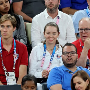 Le prince Albert aussi était là, en famille
Alexandra de Hanovre et son compagnon Ben-Sylvester Strautmann, Prince Albert II de Monaco - Les célébrités en tribunes pendant l'épreuve de basketball de Demi-Finale opposant les Etats-Unis à la Serbie lors des Jeux Olympiques de Paris 2024 (JO) à l'Arena Bercy, à Paris, France, le 8 août 2024. © Jacovides-Perusseau/Bestimage