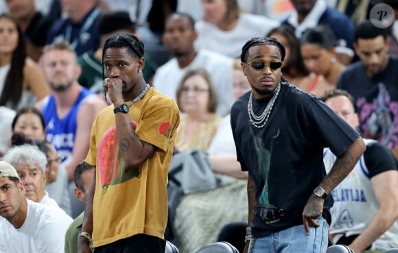 Travis Scott et Quavo- Les célébrités en tribunes pendant l'épreuve de basketball de Demi-Finale opposant les Etats-Unis à la Serbie lors des Jeux Olympiques de Paris 2024 (JO) à l'Arena Bercy, à Paris, France, le 8 août 2024. © Jacovides-Perusseau/Bestimage