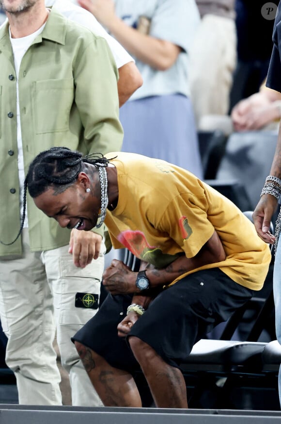 Travis Scott - Les célébrités en tribunes pendant l'épreuve de basketball de Demi-Finale opposant les Etats-Unis à la Serbie lors des Jeux Olympiques de Paris 2024 (JO) à l'Arena Bercy, à Paris, France, le 8 août 2024. © Jacovides-Perusseau/Bestimage