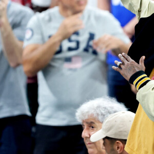 Travis Scott - Les célébrités en tribunes pendant l'épreuve de basketball de Demi-Finale opposant les Etats-Unis à la Serbie lors des Jeux Olympiques de Paris 2024 (JO) à l'Arena Bercy, à Paris, France, le 8 août 2024. © Jacovides-Perusseau/Bestimage