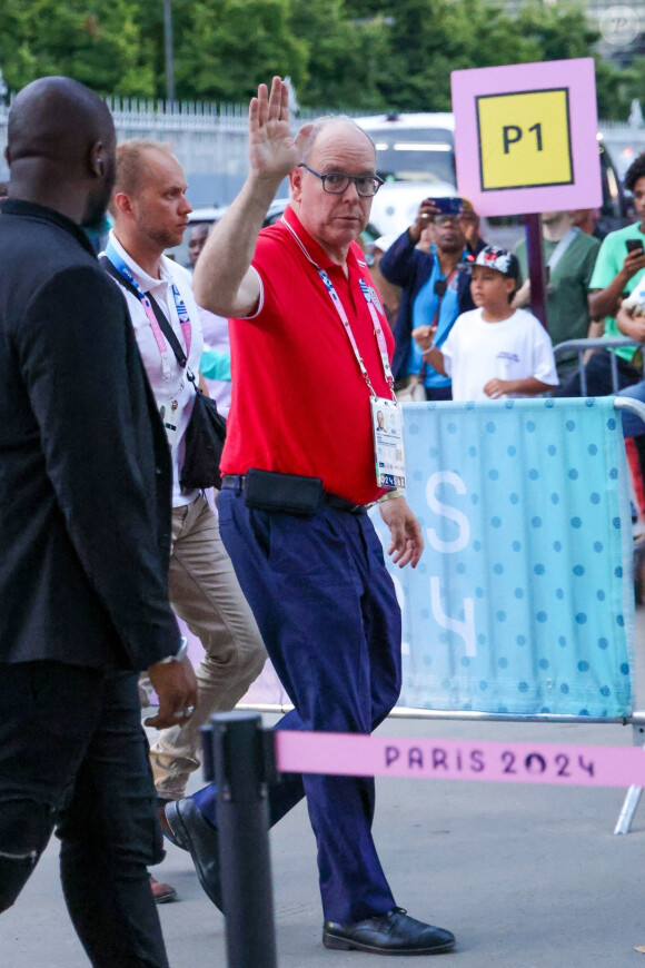 Albert de Monaco arrive à l'épreuve de basketball de Demi-Finale opposant les Etats-Unis à la Serbie lors des Jeux Olympiques de Paris 2024 (JO) à l'Arena Bercy, à Paris, France, le 8 août 2024.