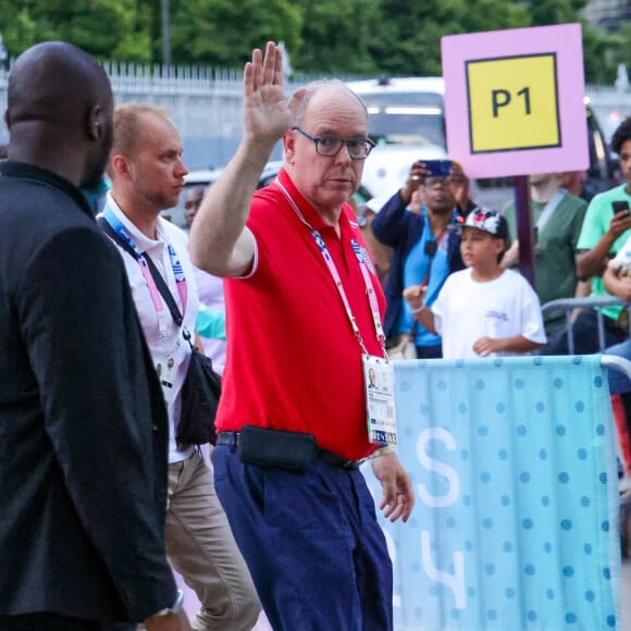 Albert de Monaco arrive à l'épreuve de basketball de Demi-Finale opposant les Etats-Unis à la Serbie lors des Jeux Olympiques de Paris 2024 (JO) à l'Arena Bercy, à Paris, France, le 8 août 2024.