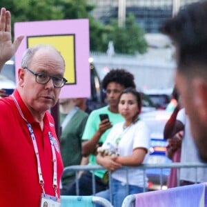 Albert de Monaco arrive à l'épreuve de basketball de Demi-Finale opposant les Etats-Unis à la Serbie lors des Jeux Olympiques de Paris 2024 (JO) à l'Arena Bercy, à Paris, France, le 8 août 2024.