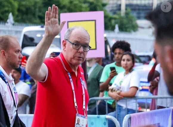 Albert de Monaco arrive à l'épreuve de basketball de Demi-Finale opposant les Etats-Unis à la Serbie lors des Jeux Olympiques de Paris 2024 (JO) à l'Arena Bercy, à Paris, France, le 8 août 2024.