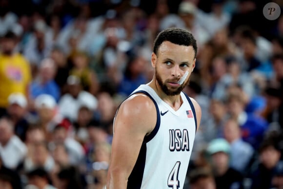 Stephen Curry - Victoire de l'équipe des Etats-Unis de basketball face à la Serbie (95-91) en demi-finale lors des Jeux Olympiques de Paris 2024 (JO) à l'Arena Bercy, le 8 août 2024. © Jacovides-Perusseau/Bestimage