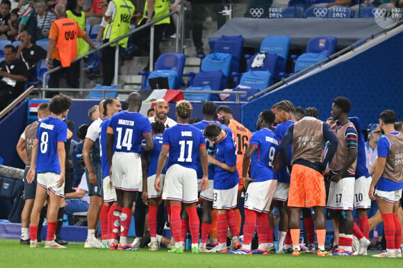 Thierry Henry et autres joueurs (France), Football masculin, France vs Egypte, demi-finale des Jeux Olympiques Paris 2024