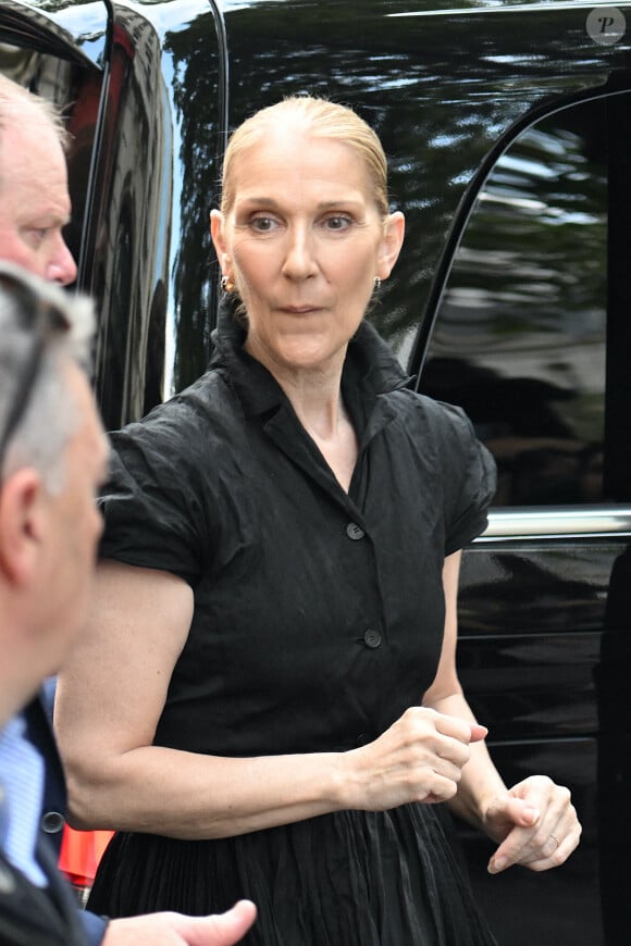 Céline Dion à la sortie de l'hôtel Royal Monceau à Paris avant l'ouverture des Jeux Olympiques (JO) de Paris 2024, à Paris, France, le 24 juillet 2024.  Céline Dion leaving the Royal Monceau hotel in Paris before the opening of the Paris 2024 Olympic Games (JO), in Paris, France, July 24, 2024.