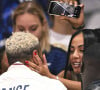 Le joueur avait remporté la médaille d'or lors des JO de Tokyo avec ses coéquipiers en 2021
Earvin Ngapeth et sa compagne - Victoire de l'équipe de France de volley ball en finale face à la Pologne (25-19, 25-20, 25-23) aux Jeux Olympiques de Paris2024 (JO), le 10 août 2024. © Jacovides / Perusseau / Bestimage 