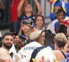 Earvin Ngapeth a célébré cet exploit en allant embrasser sa compagne dans les tribunes
Earvin Ngapeth et sa compagne - Victoire de l'équipe de France de volley ball en finale face à la Pologne (25-19, 25-20, 25-23) aux Jeux Olympiques de Paris2024 (JO), le 10 août 2024. © Jacovides / Perusseau / Bestimage 