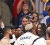 Son coéquipier Nicolas Le Goff l'a ensuite imité
Earvin Ngapeth et sa compagne - Victoire de l'équipe de France de volley ball en finale face à la Pologne (25-19, 25-20, 25-23) aux Jeux Olympiques de Paris2024 (JO), le 10 août 2024. © Jacovides / Perusseau / Bestimage 