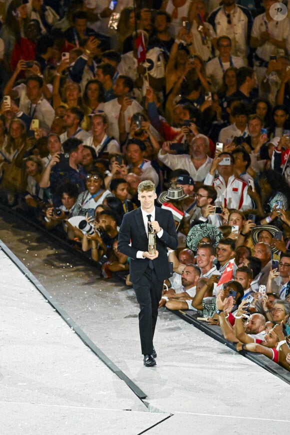 Leon Marchand - Cérémonie de clôture des Jeux Olympiques de Paris 2024 au stade de France à Saint-Denis, le 11 août 2024. © Jacovides-Perusseau / Bestimage