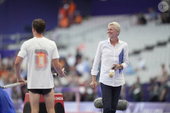 La voix de Denis Brogniart a retenti en plein Stade de France.
Denis Brogniart lors du dixième jour des Jeux Olympiques 2024 au Stade de France, à Saint-Denis, le 5 août. Photo by Nicolas Gouhier/ABACAPRESS.COM