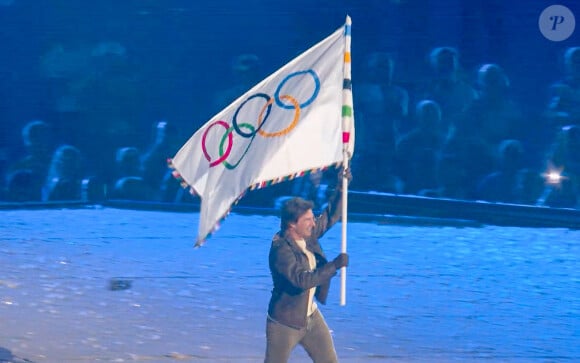 Tom Cruise lors du passage de drapeau olympique entre Paris et Los Angeles pendant la cérémonie de clôture des Jeux Olympiques de Paris (JO) 2024 au Stade de France, à Saint-Denis banlieue de Paris, France, le 11 août 2024. © Capture TV France 2 via Bestimage 