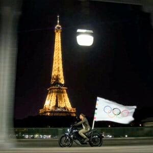 Tom Cruise - Teaser LA 28 Olympics (Jeux Olympiques de Los Angeles 2028) lors de la cérémonie de clôture des Jeux Olympiques de Paris (JO) 2024. Capture TV France 2 via Bestimage