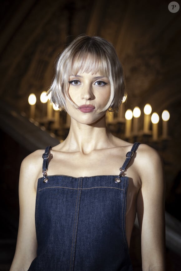 Malgré l'immense pression, la star et son staff ont su la gérer avec brio !
Angèle au photocall du deuxième défilé de mode Chanel Haute-Couture automne-hiver 2024/2025 au palais Garnier lors de la Fashion Week de Paris, France, le 25 juin 2024. © Olivier Borde/Bestimage 