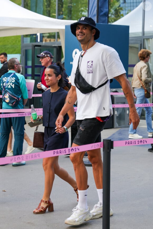 Florent Manaudou et Lola Dumenil lors des Jeux olympiques de Paris 2024.