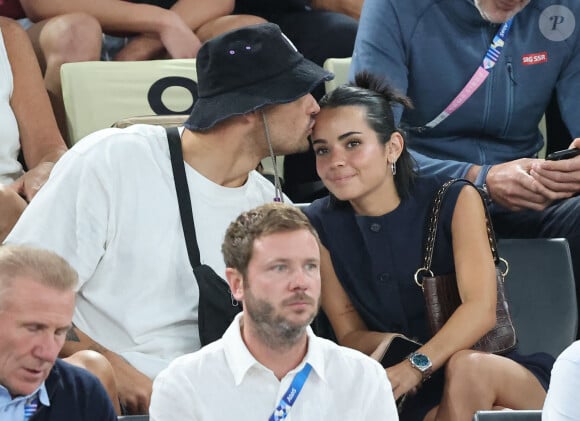 "Je vais être un peu émotif, je suis désolé. Il y a beaucoup de choses qui se mélangent", poursuit le double médaillé de bronze
 
Florent Manaudou et sa compagne Lola Duménil - Les célébrités en tribunes pendant l'épreuve de basketball de Demi-Finale opposant la France à l'Allemagne lors des Jeux Olympiques de Paris 2024 (JO) à l'Arena Bercy, à Paris, France, le 8 août 2024. © Jacovides-Perusseau/Bestimage