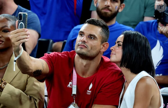 Florent Manaudou et sa compagne Lola Duménil - Les célébrités assistent à la victoire de l'équipe de France de basket face au Canada (82-73) lors des Jeux Olympiques de Paris2024, le 6 août 2024. © Jacovides-Perusseau / Bestimage