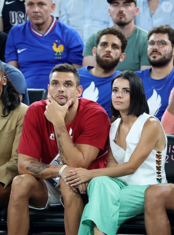 Florent Manaudou et sa compagne Lola Duménil - Les célébrités assistent à la victoire de l'équipe de France de basket face au Canada (82-73) lors des Jeux Olympiques de Paris2024, le 6 août 2024. © Jacovides-Perusseau / Bestimage