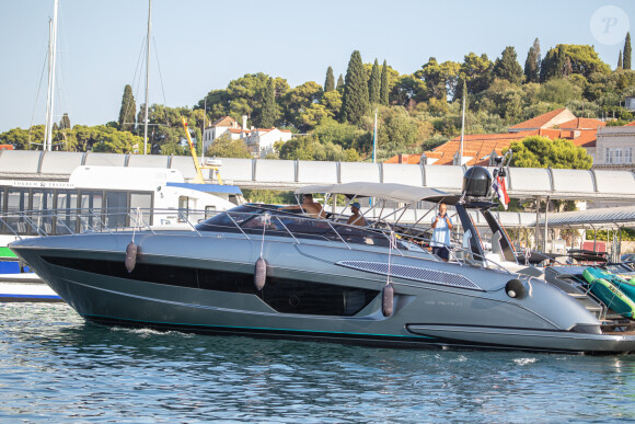 Le joueur de tennis serbe Novak Djokovic avec sa famille et ses amis sur un bateau à Orsan, Dubrovnik le 11 août 2024.