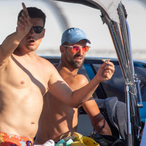 Pour les vacances, Novak Djokovic a décidé de partir sur la mer adriatique

Le joueur de tennis serbe Novak Djokovic avec sa famille et ses amis sur un bateau à Orsan, Dubrovnik le 11 août 2024.