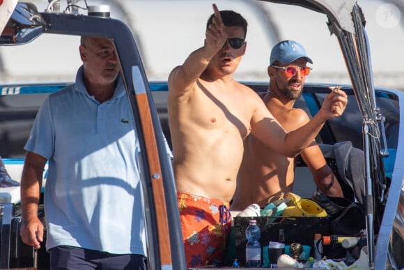 Pour les vacances, Novak Djokovic a décidé de partir sur la mer adriatique

Le joueur de tennis serbe Novak Djokovic avec sa famille et ses amis sur un bateau à Orsan, Dubrovnik le 11 août 2024.