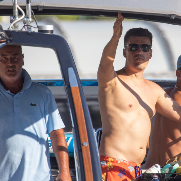 Novak Djokovic et avec sa famille et des amis à Dubrovnik, en Croatie

Le joueur de tennis serbe Novak Djokovic avec sa famille et ses amis sur un bateau à Orsan, Dubrovnik le 11 août 2024.