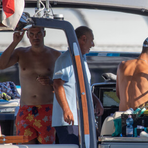 Le joueur de tennis serbe Novak Djokovic avec sa famille et ses amis sur un bateau à Orsan, Dubrovnik le 11 août 2024.