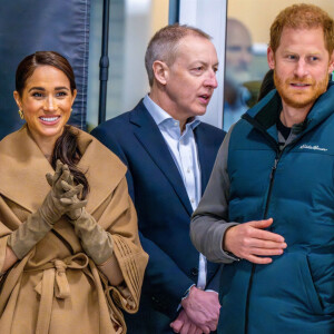 Le prince Harry, duc de Sussex et Meghan Markle, duchesse de Sussex, se joignent participent à un entraînement de curling aux Invictus Games Vancouver Whistler 2025, au Hillcrest Community Centre, Vancouver, Colombie-Britannique, Canada, le 16 février 2024.