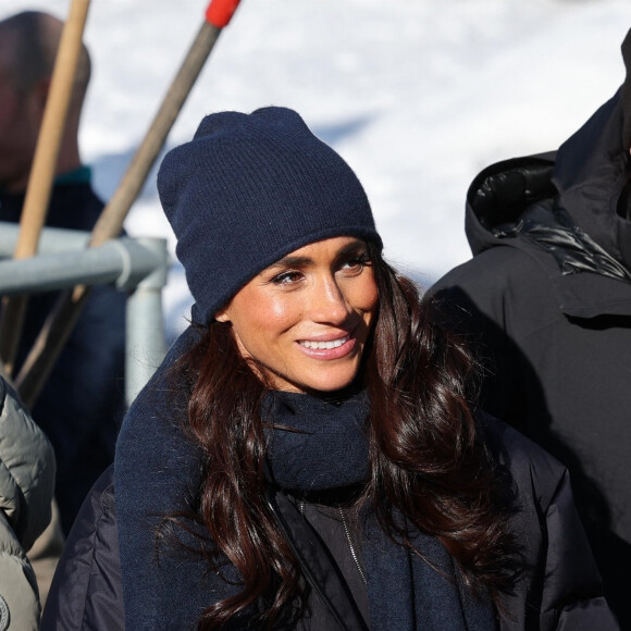 Le prince Harry fait du skeleton sous les yeux de Meghan Markle lors d'une visite au camp d'entrainement des athlètes des Invictus Games 2024 à Whistler en Colombie Britannique le 15 février 2024