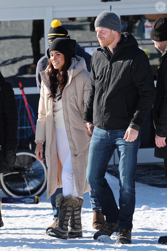 Le prince Harry, duc de Sussex et Meghan Markle, duchesse de Sussex, en visite au camp d'entrainement des athlètes des Invictus Games 2024 à Whistler en Colombie Britannique, le 14 février 2024.
Whistler, CANADA - Prince Harry and his wife Meghan Markle were spotted at the Whistler Resort for the 1-year countdown to the Invictus Games. Pictured: Prince Harry, Meghan Markle