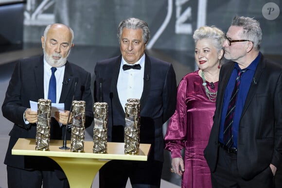 Un César spécial pour la troupe du Splendid, Josiane Balasko, Gérard Jugnot, Christian Clavier, Bruno Moynot sur scène lors de la 46ème cérémonie des César à l'Olympia à Paris le 12 mars 2021. © Pierre Villard/ Pool / Bestimage 