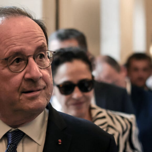 Exclusif - L'ancien président socialiste (PS) nouvellement élu député, François Hollande arrive à l'Assemblée nationale, après le second tour des élections législatives françaises, à Paris, France, le 9 juillet 2024. © Stéphane Lemouton/Bestimage 