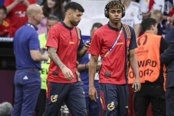 "Merci à tous pour vos encouragements. Je vais mieux. Je vous embrasse", a écrit Mounir Nasraoui
 
Lamine Yamal - reconnaissance du terrain par les joueurs de l'équipe de Espagne - Demi-finale de l'Euro 2024 entre l'Espagne et la France (2-1) à Munich en Allemagne le 9 juillet 2024.