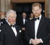 La réconciliation ne sera pas pour cette fois !
Le prince Charles, prince de Galles, le prince Harry, duc de Sussex, à la première de la série Netflix "Our Planet" au Musée d'Histoires Naturelles à Londres