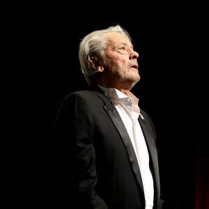 L'acteur est mort dans sa maison de Douchy
Alain Delon (avec un badge Paris Match d'une ancienne couverture du magazine titrant "Alain Delon, mes deux amours, Rosalie et Anouchka) - Remise de la Palme d'Honneur à Alain Delon lors du 72ème Festival International du Film de Cannes. On may 19th 2019 © Jacovides-Moreau / Bestimage