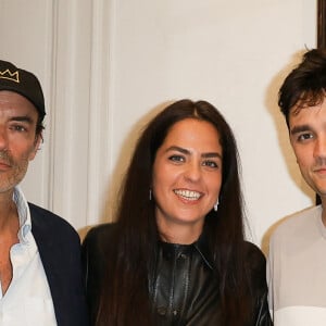 Ses trois enfants étaient à ses côtés
Exclusif - Anthony Delon, Anouchka Delon et Alain-Fabien Delon au cocktail à l'issue de la conférence de presse pour la vente de la collection Alain Delon chez Bonhams Cornette de Saint Cyr à Paris le 19 juin 2023. © Coadic Guirec/Bestimage