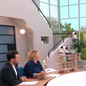 Bruce Toussaint a accueilli une nouvelle chroniqueuse dans "Bonjour !" sur TF1
L'équipe de "Bonjour !" sur TF1