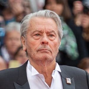 Alain Delon - Montée des marches du film "A Hidden Life" lors du 72ème Festival International du Film de Cannes. Le 19 mai 2019 © Borde / Bestimage 