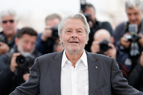 Alain Delon - Photocall de la Palme d'or d'honneur à Alain Delon lors du 72ème Festival International du film de Cannes. Le 19 mai 2019 © Jacovides-Moreau / Bestimage 