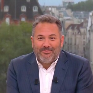 Après s'être adjugé quelques semaines de vacances, Bruce Toussaint a repris les commandes de "Bonjour !" le lundi 19 août 2024
Bruce Toussaint sur le plateau de "Bonjour !"