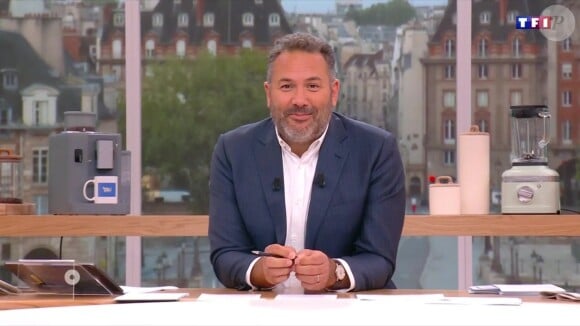 Après s'être adjugé quelques semaines de vacances, Bruce Toussaint a repris les commandes de "Bonjour !" le lundi 19 août 2024
Bruce Toussaint sur le plateau de "Bonjour !"