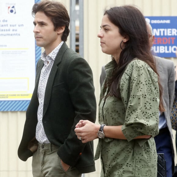 Julien Dereims et sa femme Anouchka Delon - Arrivées à la messe à l'intention de Pierre Cornette de Saint-Cyr en l'église Saint-Germain-des-Près à Paris. Le 12 septembre 2023