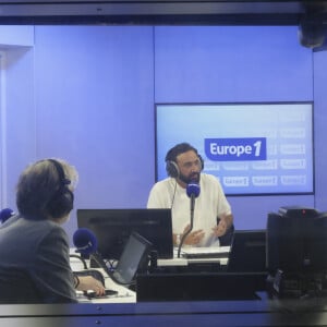 Cyril Hanouna est également pressenti pour retrouver les après-midis d'Europe 1 avec "On marche sur la tête"
Exclusif - Cyril Hanouna - C.Hanouna avec ses chroniqueurs G.Maillet, E.Naulleau, G.Le Bret, V.Benaim, R.Aabou, et l'invité du jour, N.Dupont-Aignan, aux commandes de l'émission "On Marche Sur La Tête" diffusée en direct sur les ondes de radio Europe 1, à Paris, France, le 18 juin 2024