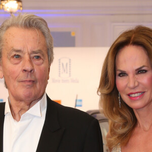 Alain Delon et Rosalie van Breemen - Soirée "Movie meets Media" à l'hôtel Atlantic Kempinski à Hambourg le 30 novembre 2015.