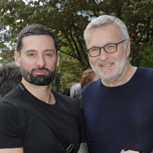 D'ordinaire discrets, Laurent Ruquier et Hugo Manos se dévoilent.
Exclusif - Hugo Manos et son compagnon Laurent Ruquier - Inauguration de la place Line Renaud a Rueil-Malmaison. © Jlppa / Bestimage 