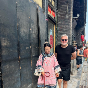 Laurent Ruquier et Hugo Manos : le couple en vacances en Chine.