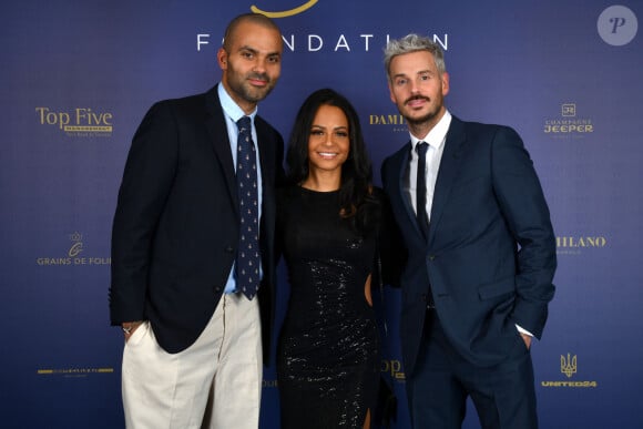 Exclusif - Tony Parker, Christina Milian et son mari M. Pokora (Matt Pokora) - Photocall du gala annuel de la Fondation Elina Svitolina au Yacht Club de Monaco. Le 2 décembre 2022 © Bruno Bebert / Bestimage Le vendredi 2 décembre 2022, la Fondation Elina Svitolina a organisé une vente aux enchères lors de son dîner de gala annuel, qui s'est tenu pour la première fois au Monaco Yacht Club. Les fonds récoltés lors de cette soirée, placée sous le Haut Patronage de Son Altesse Sérénissime le Prince Albert II de Monaco, serviront à financer les programmes mis en place par la Fondation depuis 2019 dont le programme de relance du tennis ukrainien d'après-guerre, mais aussi à poursuivre la soutien logistique et matériel apporté aux familles des bénéficiaires durement touchés par la guerre en Ukraine. Parmi les invités de marque d'Elina Svitolina-Monfils pour l'événement, sachez que nous sommes vraiment heureux d'accueillir : • A.Schevchenko (légende du football ukrainien), • T.Parker (Champion NBA et All-Star Player de France), • G.Monfils (joueur de tennis français et ancien numéro 8 mondial) • M.Harnois (médaillée olympique en taekwondo) • T.Miroshnechenko (présentateur de télévision ukrainien) • L.Nikitiuk (présentatrice de télévision ukrainienne) • M.Pokora et C.Milian • C.Botino • A. Karembeu • F.DAURE : Délégué aux Relations avec la Principauté de Monaco et Subdélégué au Contrôle de gestion • A.Popovchenko • M.de.Passy " J'organise le dîner de gala annuel de ma Fondation à un moment très difficile pour mon pays... Pour moi, c'est l'occasion de rappeler une fois de plus à tous que la guerre continue ", déclare Elina Svitolina. "Mon objectif est de rassembler ceux qui soutiennent l'Ukraine et de trouver de nouveaux amis et partenaires pour ma Fondation, qui travaille à la fois pour soutenir les enfants talentueux et pour développer le tennis. L'équipe et moi-même croyons fermement à la victoire et pensons déjà à la restauration d'après-guerre des infrastructures sportives. Les jeunes talents qui ont fui le pays à cause de la guerre doivent savoir qu'ils seront bientôt les bienvenus chez eux ". Plus d'une quinzaine de lots exceptionnels ont été proposés au cours de la soirée qui a réuni des invités internationaux du monde du sport et du spectacle, réunis pour l'occasion autour de la championne ukrainienne pour soutenir sa Fondation et ses actions. Cette soirée, placée sous le signe de la solidarité et du sport, était l'occasion de faire le point sur les actions mises en place en 2022 par la Fondation mais aussi de rencontrer des sportifs engagés lors d'un cocktail et d'un dîner dans l'un des lieux les plus emblématiques de la France : La Principauté de Monaco.